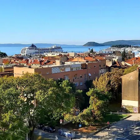 28 Διαμέρισμα Σπλιτ